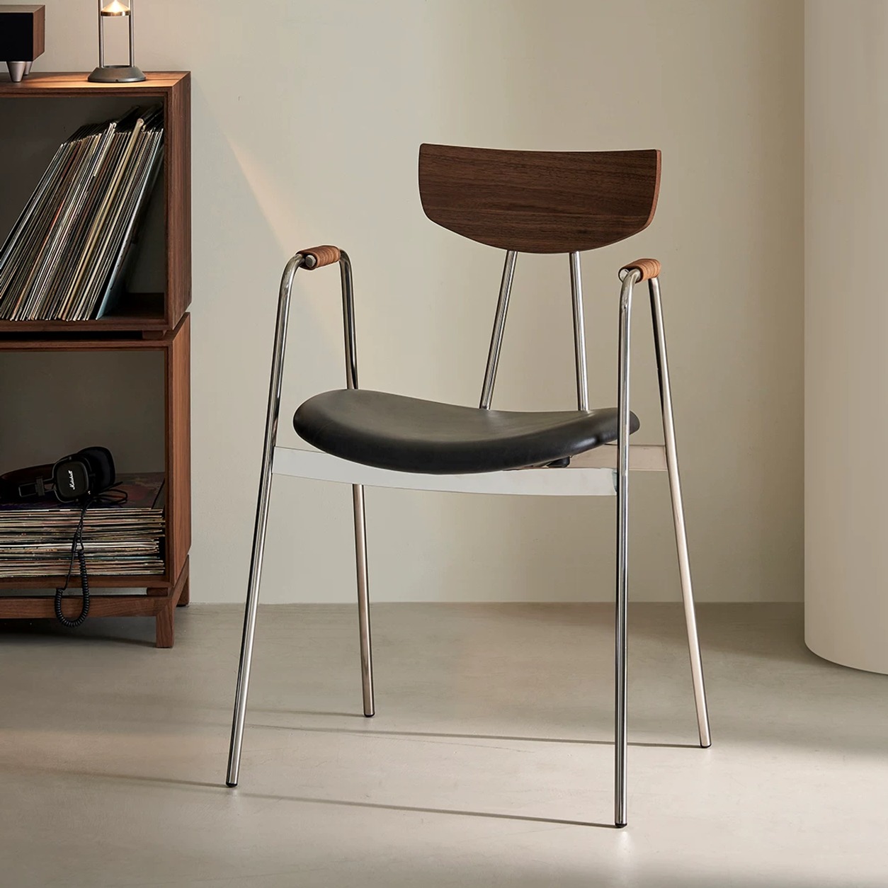 Mid-Century Modern PU Dining Chair with Arms