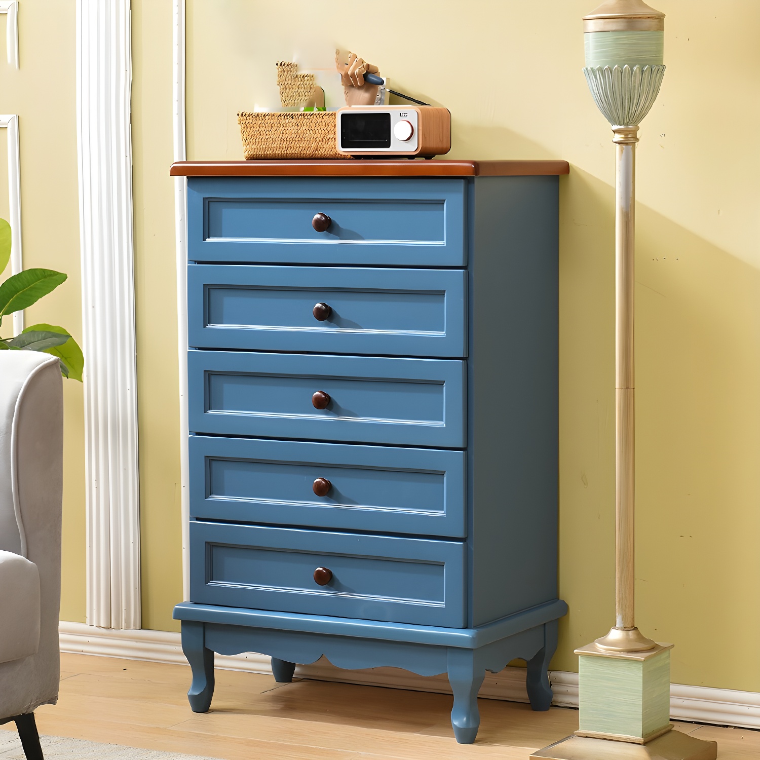 Traditional Solid Wood Dressers with Self Close Drawers in Compact Size