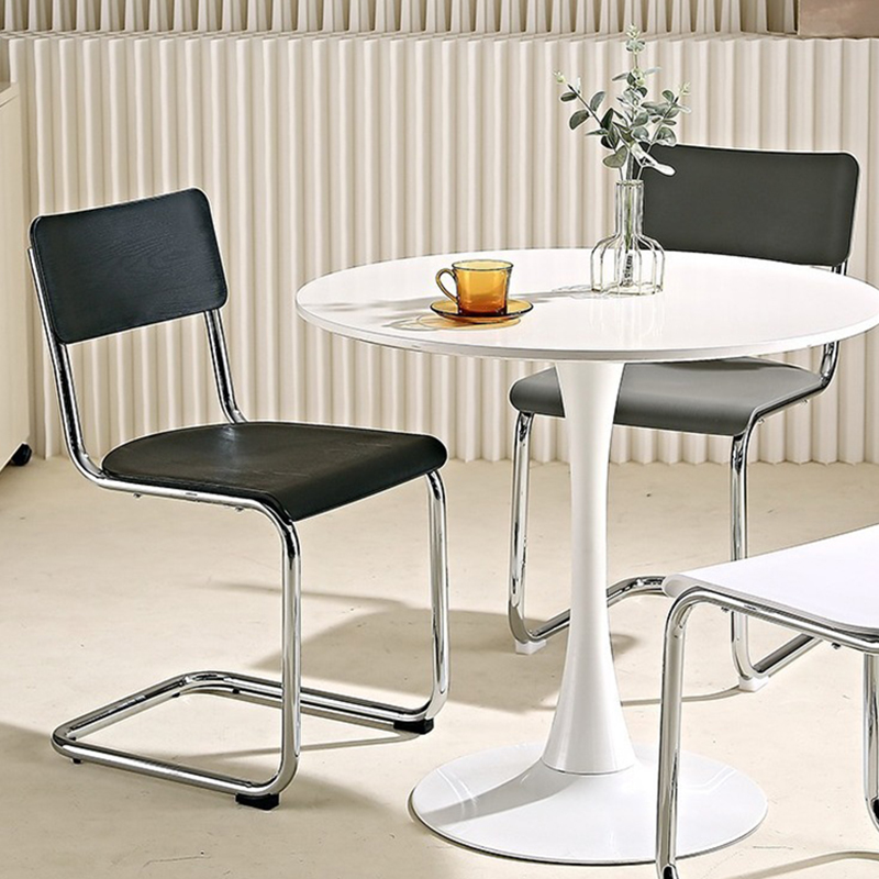 Cantilever Chair | Ormau - image 8