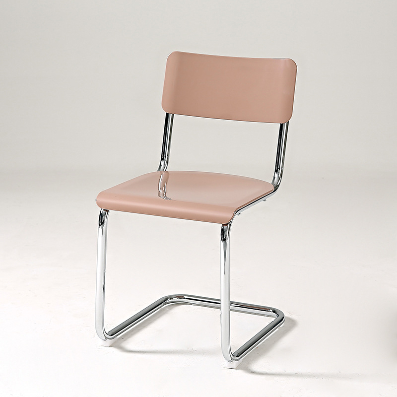 Cantilever Chair | Ormau - image 4