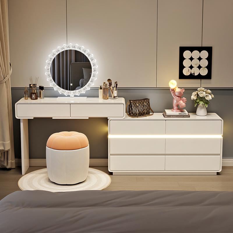 Scalable Makeup Vanity | Ormau - image 6