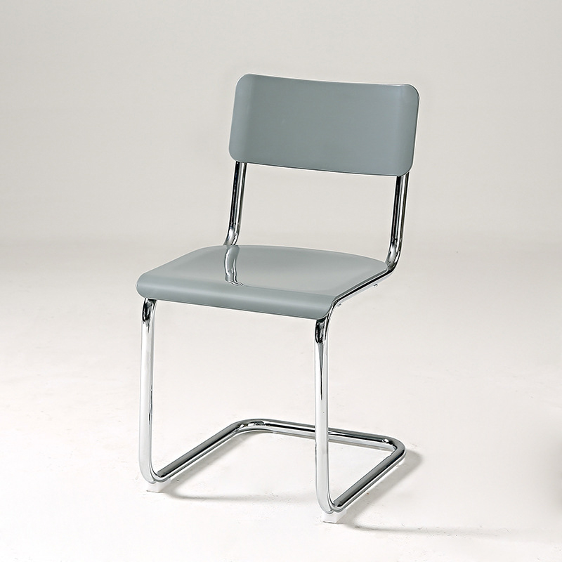 Cantilever Chair | Ormau - image 3