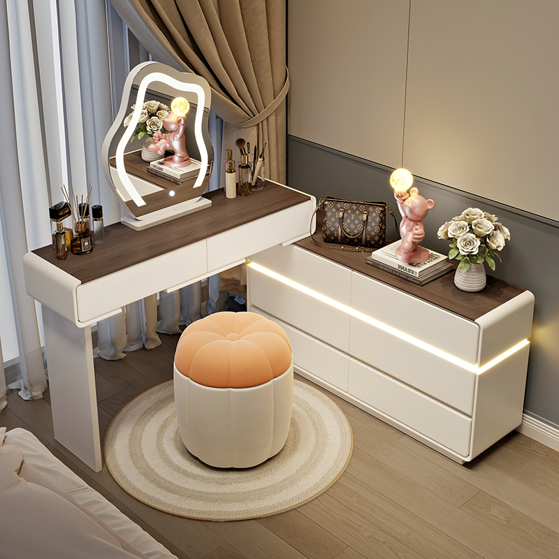 Scalable Makeup Vanity | Ormau - image 5