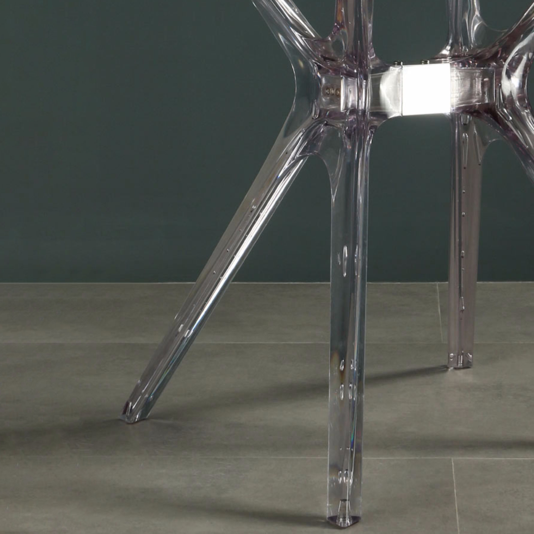 Modern Round Glass Dining Table | Ormau - image 17