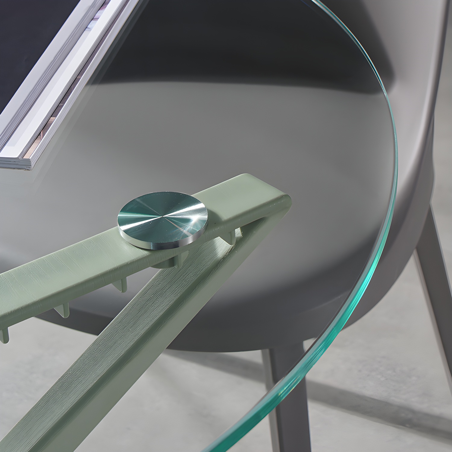 Modern Round Glass Dining Table | Ormau - image 13