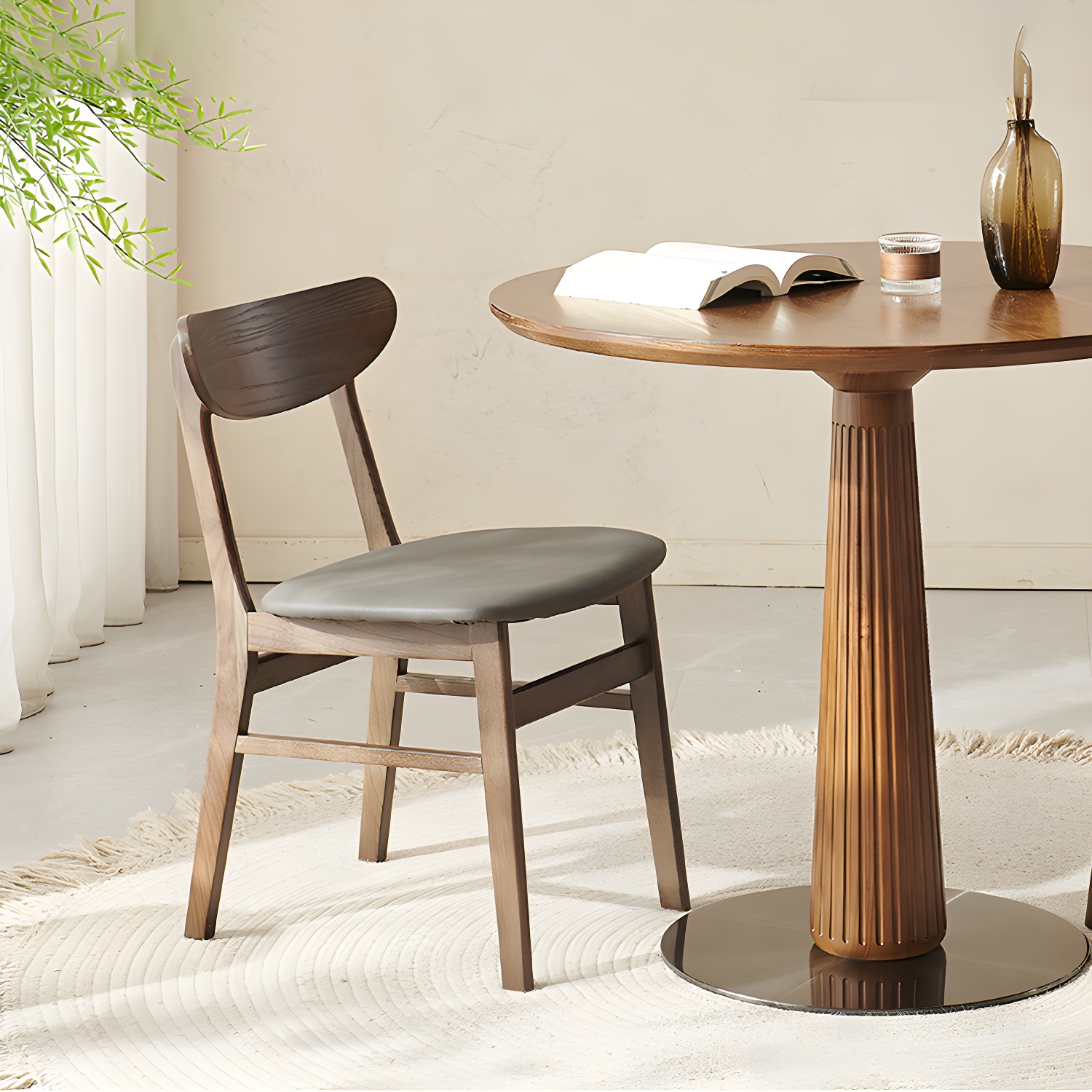 Round Ash Dining Table | Ormau - image 4